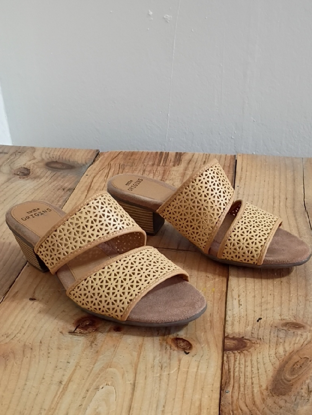 Earth Origins Double Strap Leather Open Toe Heeled Sandals Fits Size 7-7.5